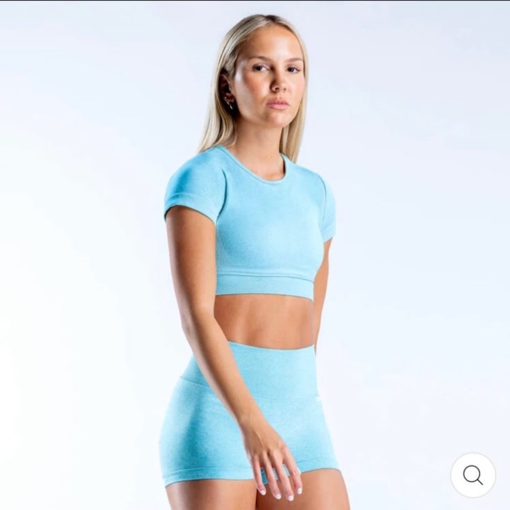 Dfyne; Women’s (Small) Hannah Pearson Twist Back Crop Top